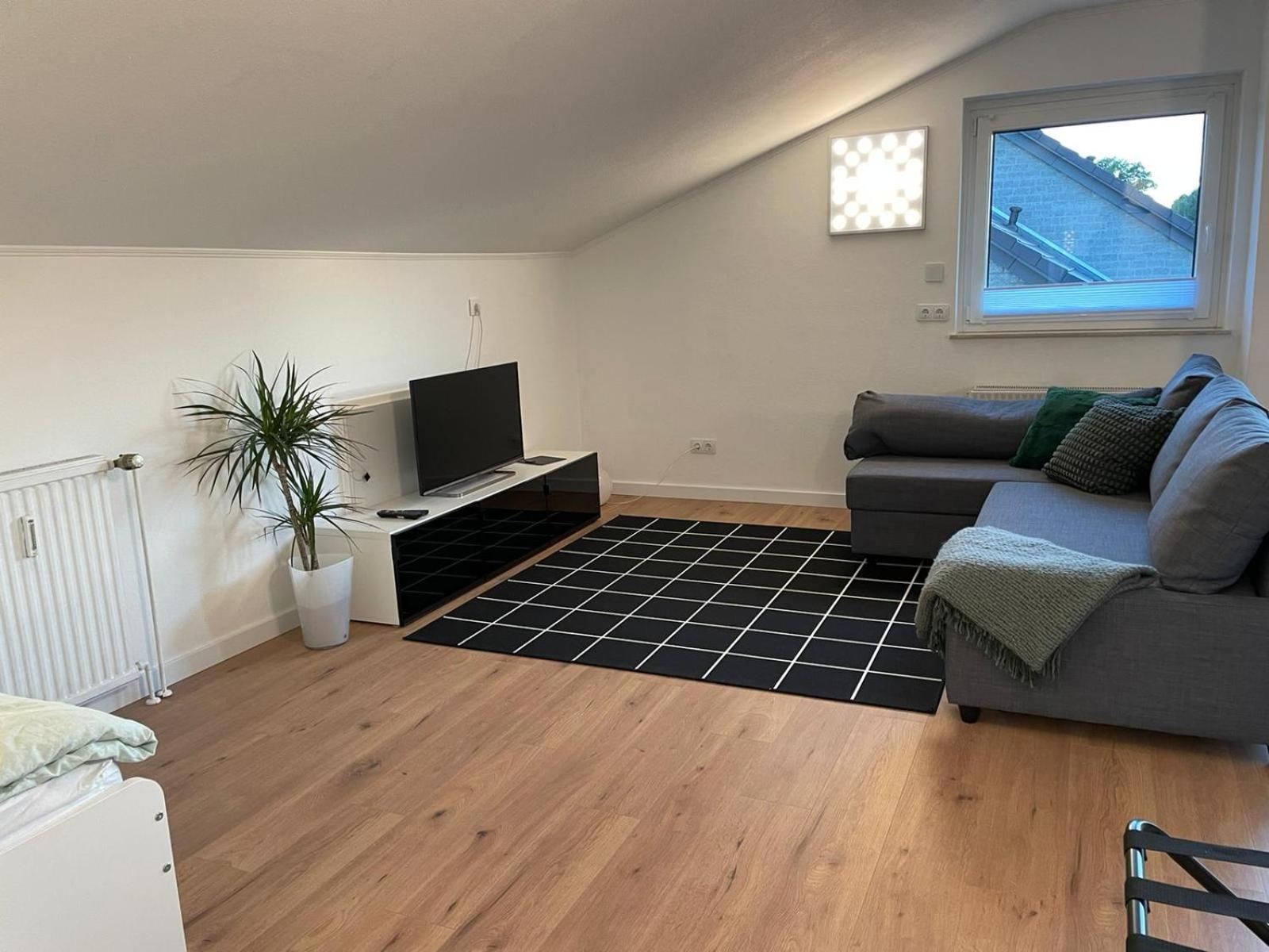 --Renoviert-- Ruhige 1-Zimmer Einliegerwohnung Mit Kueche Und Bad In Grossburgwedel 外观 照片